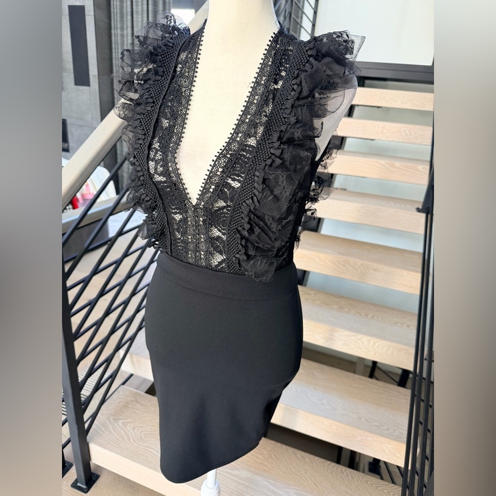 New Chic Black Lace V-Neck Dress size S - Picture 3 of 5